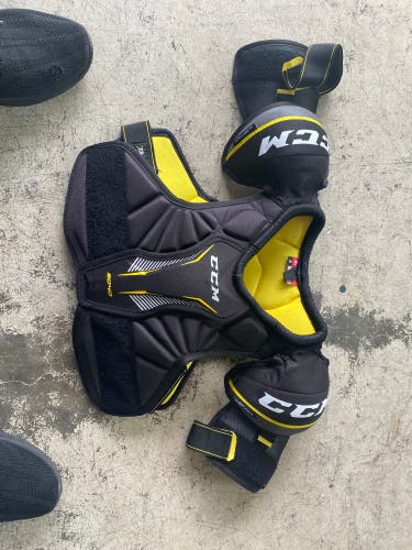 Ccm 9040 hockey chest and arm protector
