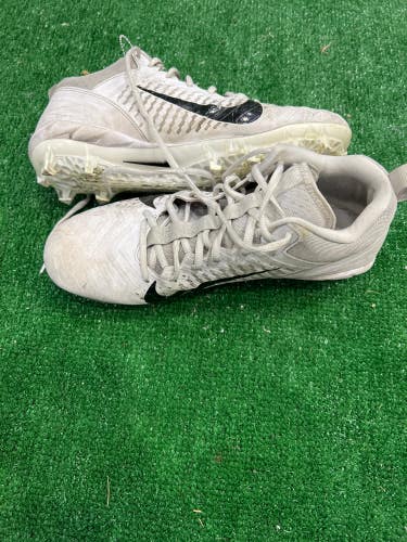 White Used Adult Men's Men's 11.0 (W 12.0) Molded Nike Footwear