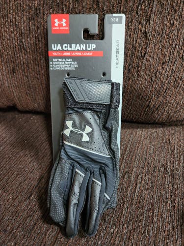 New Small Under Armour clean up Batting Gloves
