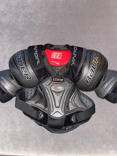 Used Junior Large Bauer Vapor x900 Lite Shoulder Pads