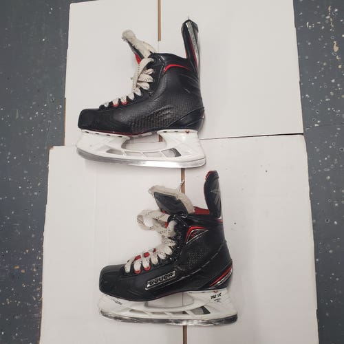 Junior Used Bauer Vapor X700 Hockey Skates Regular Width Size 5