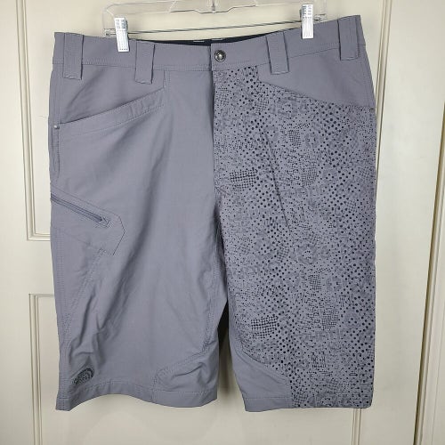 The North Face Cryptic Graphic 13" inseam Wicking Active Cargo Board Shorts L