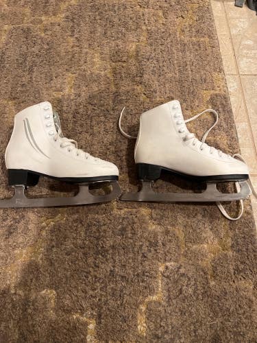 Used Cascade Lake Placid Figure Skates 4.0