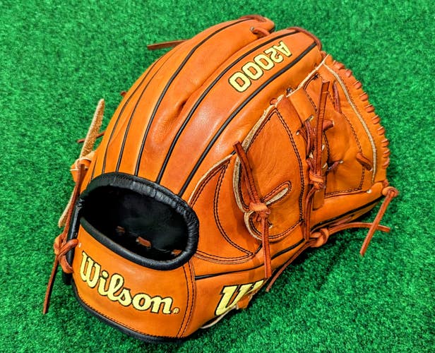 2021 Wilson A2000 B2 12 Two-Piece Web Baseball Pitcher's Glove 12"