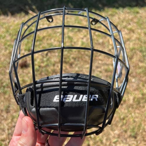 Used Medium Bauer Profile II Facemask "Oreo"