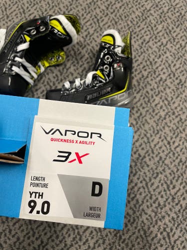 Bauer Vapor 3X Youth size 8 D width skates