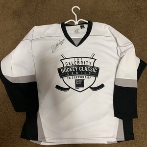 CELEBRITY EASTER SEAL HOCKEY CLASSIC JERSEY SIGNED BY Toronto Maple Leafs RICK VAIVE