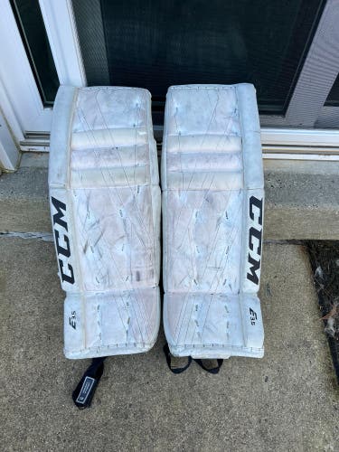CCM E3.5 goalie pads