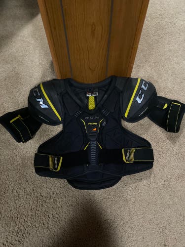 Senior Small CCM  Tacks 7092 Shoulder Pads
