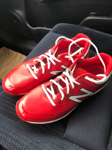 Men’s size 9.5 New Balance metal baseball cleats