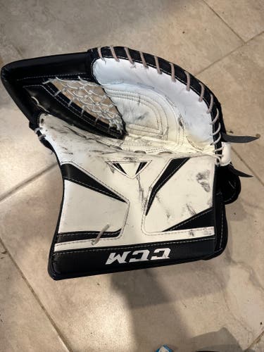 CCM Revolution 577 Goalie Glove Senior