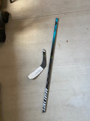 Senior Right Handed P28 Nexus Geo Hockey Stick