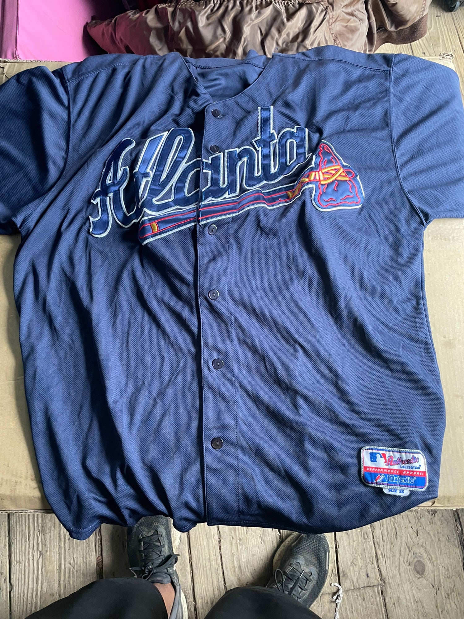 Atlanta Braves size xxl, Jones 10