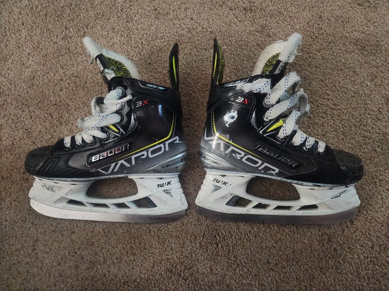 Junior Used Bauer Vapor 3X Hockey Skates Regular Width Size 1.5