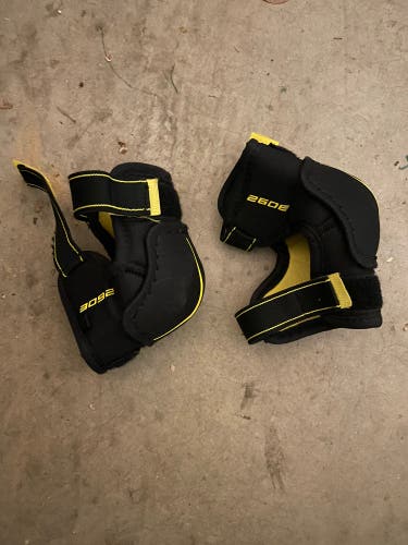 Medium CCM  Tacks 3092 Elbow Pads