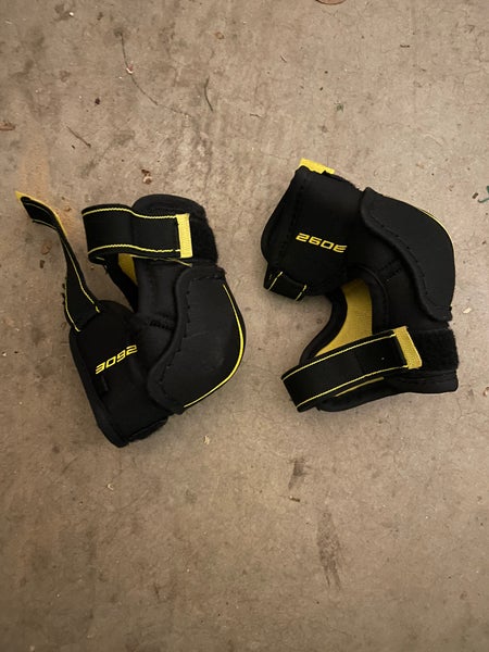 Medium CCM  Tacks 3092 Elbow Pads