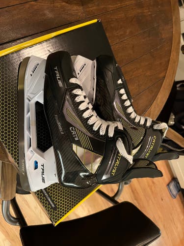 TRUE CATALYST 9X HOCKEY SKATES