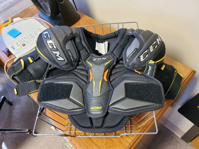 Used Junior Medium CCM Tacks 9080 Shoulder Pads