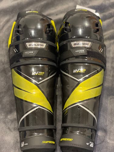 New Bauer  Supreme ultrasonic Shin Pads