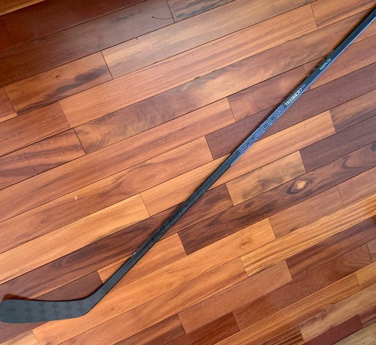 NEW-> Senior Right Handed P29 RibCor Trigger 7 Pro Hockey Stick