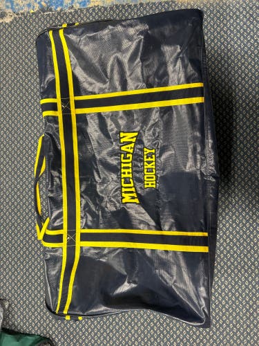 New Michigan Hockey Base Team Bag