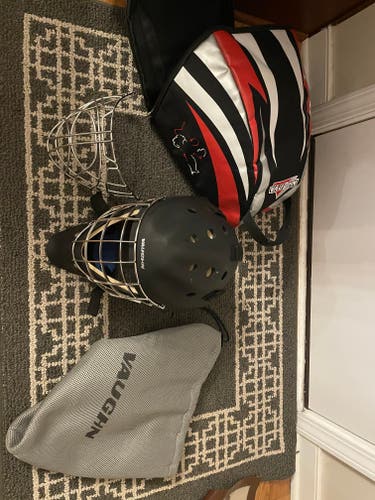 Goalie Mask Senior Vaughn VM7700 used