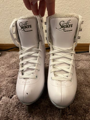 Jackson size 2 Soft Skate Figure Skates, Mark I Blades