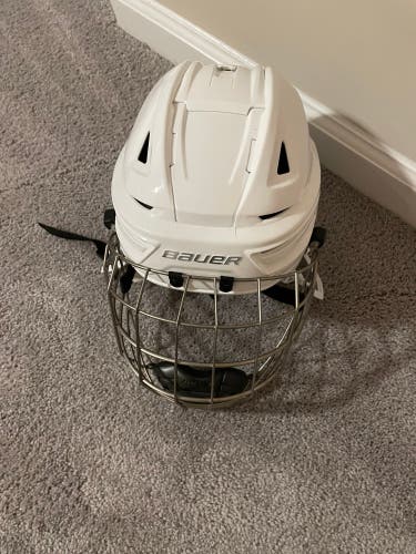 New Large Bauer Re-Akt 150 Helmet