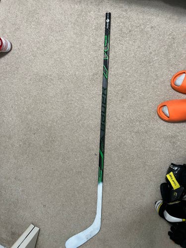 Intermediate Right Handed P28  Supreme ADV Hockey Stick