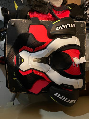 BRAND NEW VAPOR HYPERLITE SHOULDER PADS SENIOR MEDIUM