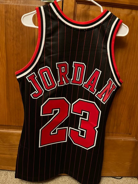 NBA Mitchell & Ness LA Lakers O’Neal “Christmas Day” X-Mas Swingman Jersey  | SidelineSwap