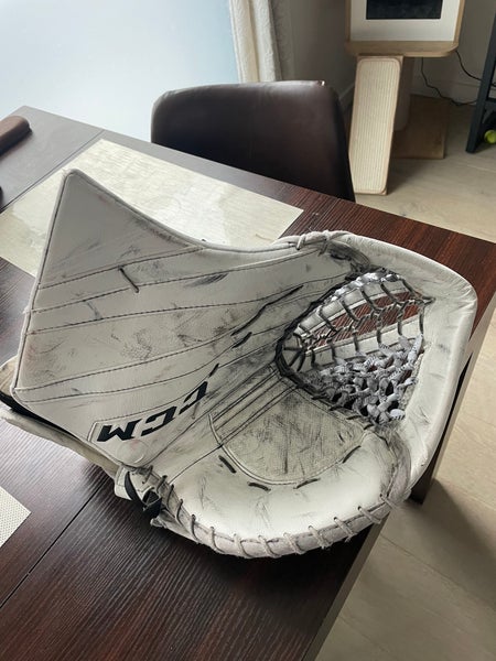 Pro CCM goalie Eflex 5 goalie glove.
