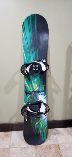 Radium Wide Snowboard 158cm Tip315 W265 Tail 315 Black/Green.