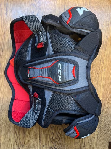 Junior/Medium - CCM Shoulder Pads