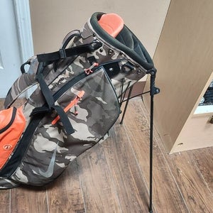 Nike Air Sport Lite 5 Divider Dual Strap Golf Stand Bag Camo/Orange w Raincover