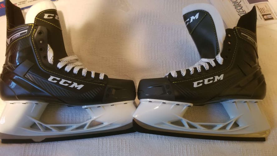 Senior New CCM super tacks 9350 Hockey Skates Regular Width Size 10 In box