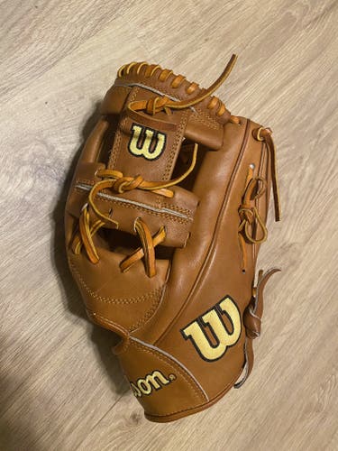 Wilson A2000 1787, 11.75' infield glove, VERY lightly used. FREE SHIPPING!