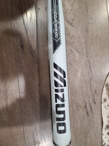 Used 2018 Mizuno Composite Blackout Bat (-7) 27 oz 34"