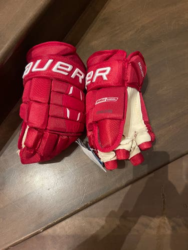 Bauer Pro Series Red & White 15"