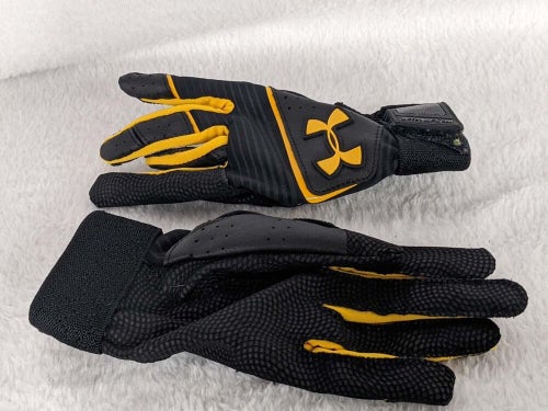 Under Armour Youth Batting Gloves Size Youth Small/Medium Color Yellow Condition