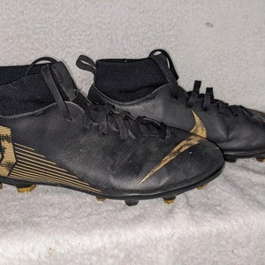 Nike Mercurial Cleats Size 4 Color Black Condition Used