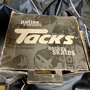 Used CCM Regular Width Size 2 Super Tacks 652 Hockey Skates