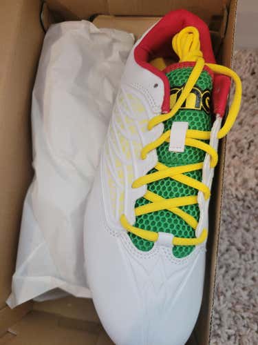 White Adult New Unisex Size 7.5 (Women's 8.5) Molded Cleats Cleats