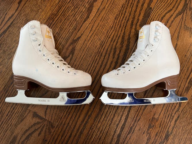 Used Jackson Excel Youth Size 11.5 Figure Skates