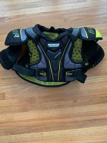 Used Jr. Large Bauer Supreme Ignite Pro+ Shoulder Pads