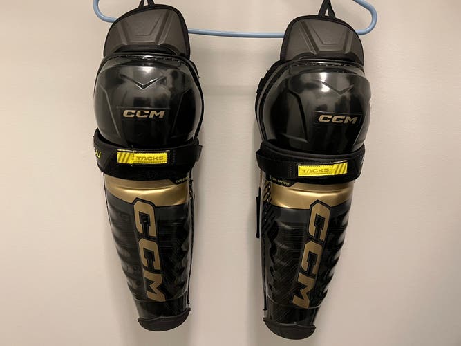 CCM AS-V Pro Shin Pads