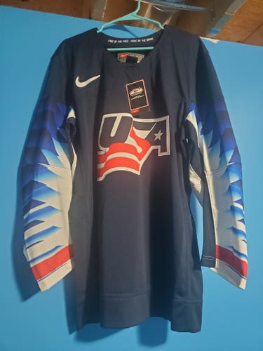 New with tag USA Hockey Men's Large Nike Jersey
