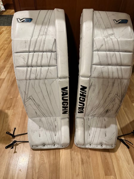Used 30" Vaughn Velocity V9 Goalie Leg Pads