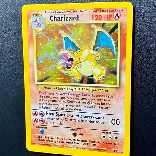 CHARIZARD 4/102 *RARE HOLO Vintage Base Set Pokémon Card