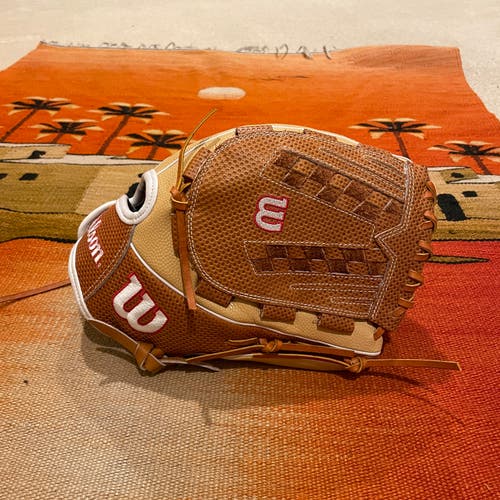 Brand New Wilson A2000 V125 SuperSkin & SpinControl Fast Pitch Softball Glove 12.5"